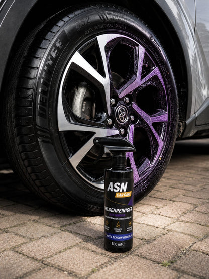 ASN Car Care Velgenreiniger voor een lichtmetalen velg waar de paarse reactie de ijzerdeeltjes losmaakt
